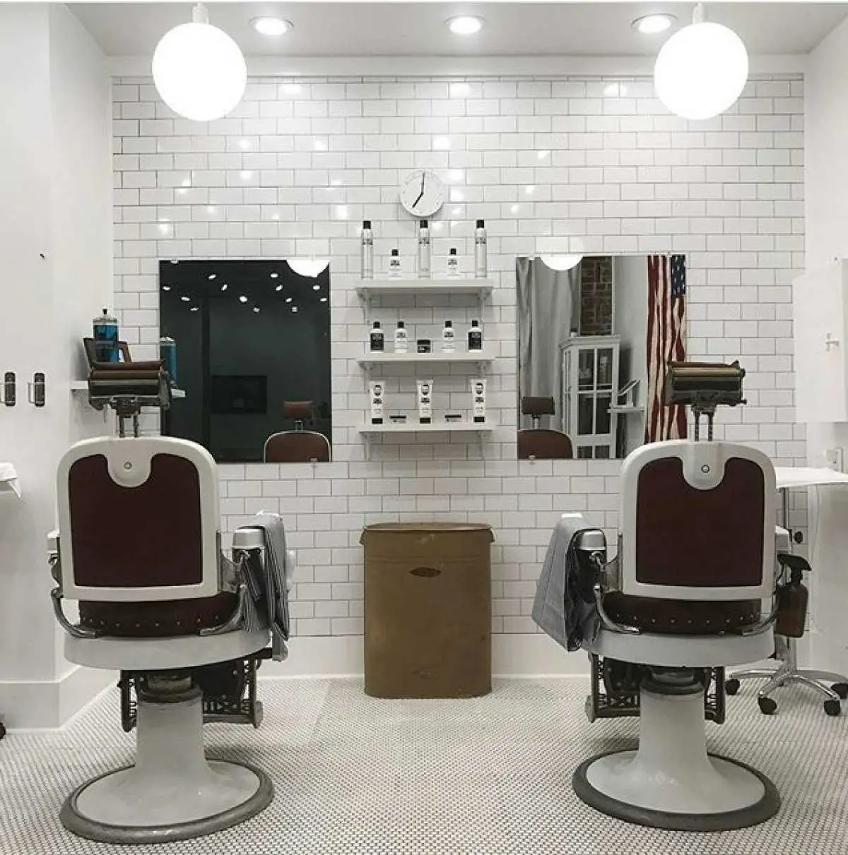 دکوراسیون آرایشگاه مردانه کوچک