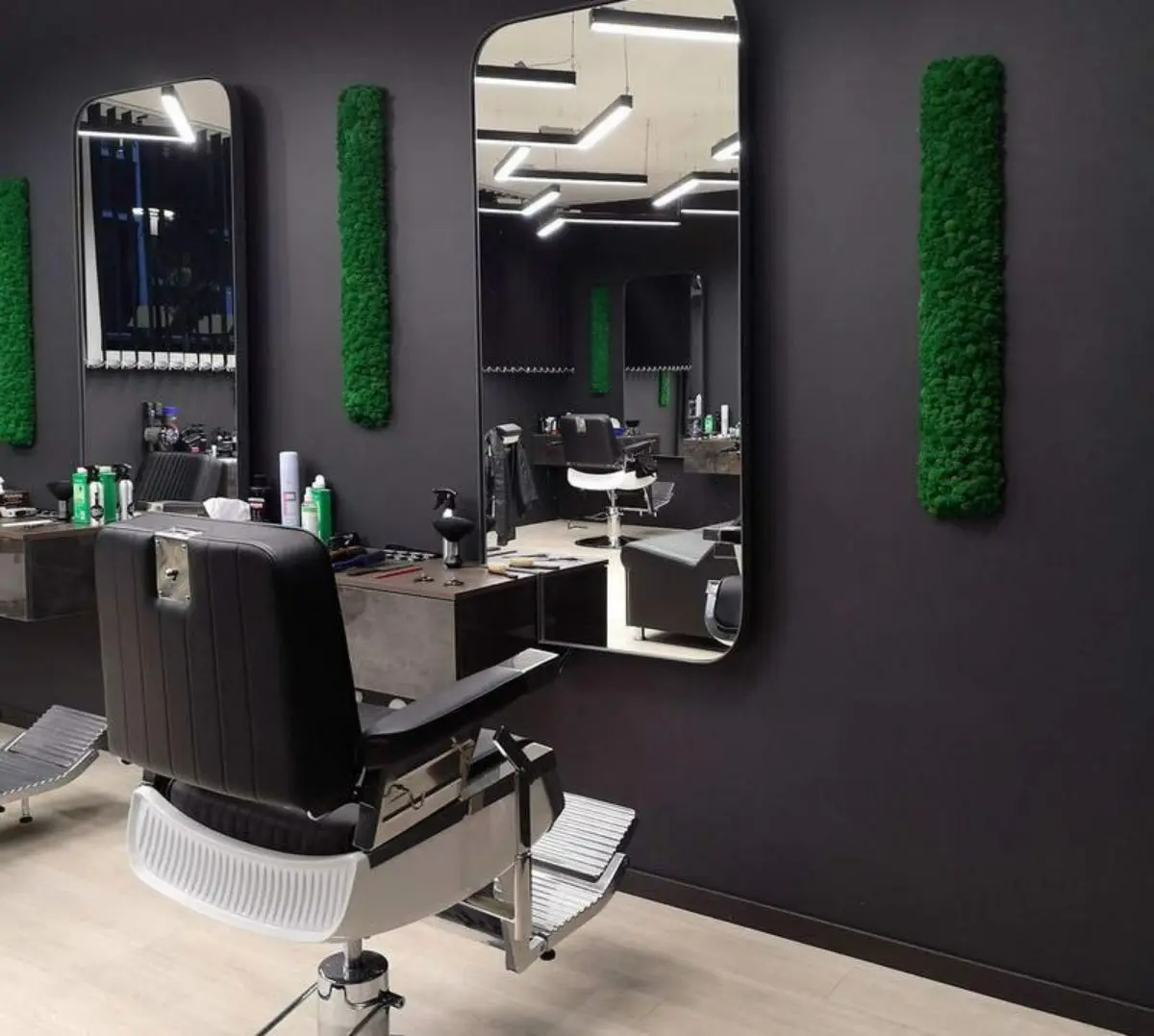 دکوراسیون آرایشگاه مردانه کوچک