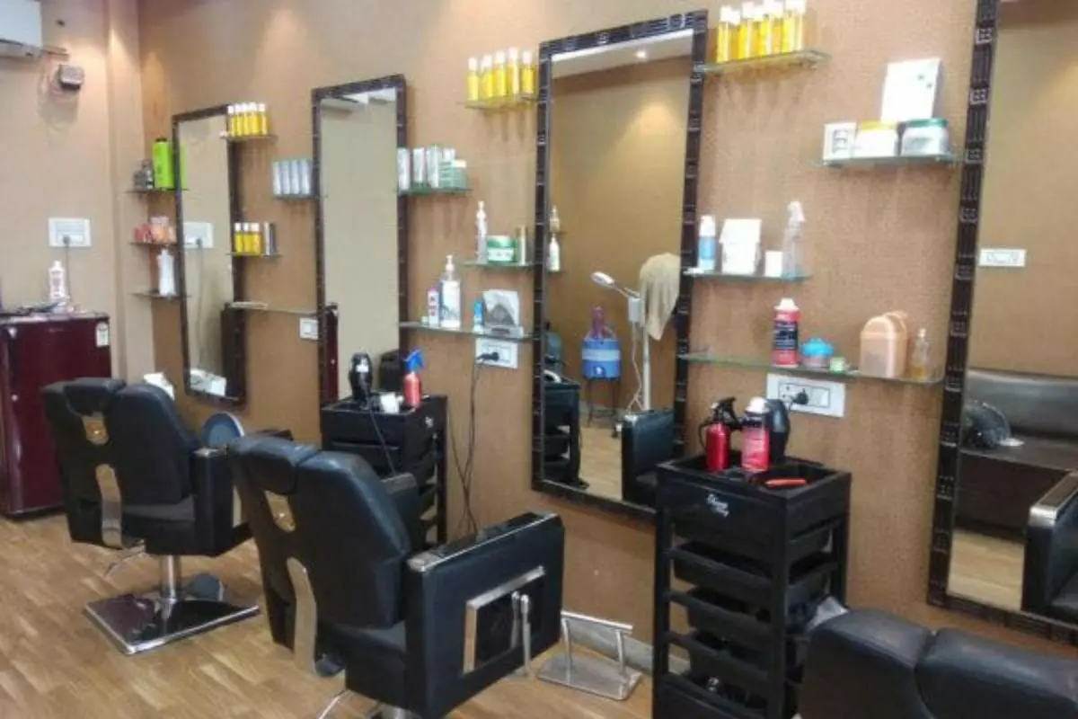 دکوراسیون آرایشگاه مردانه کوچک