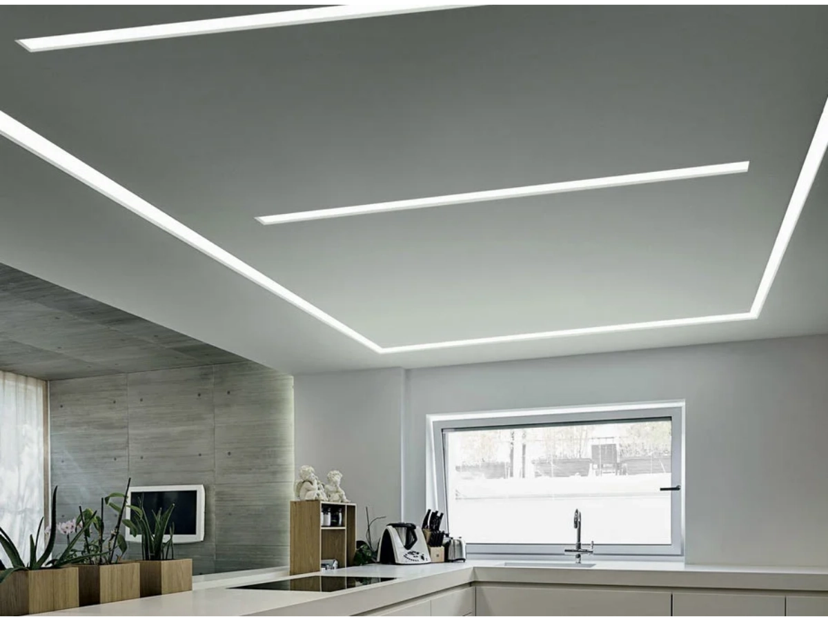 نورپردازی خطی هوشمند به صورت مستطیل درسقف آشپزخانه که مبتنی بر زمان است
