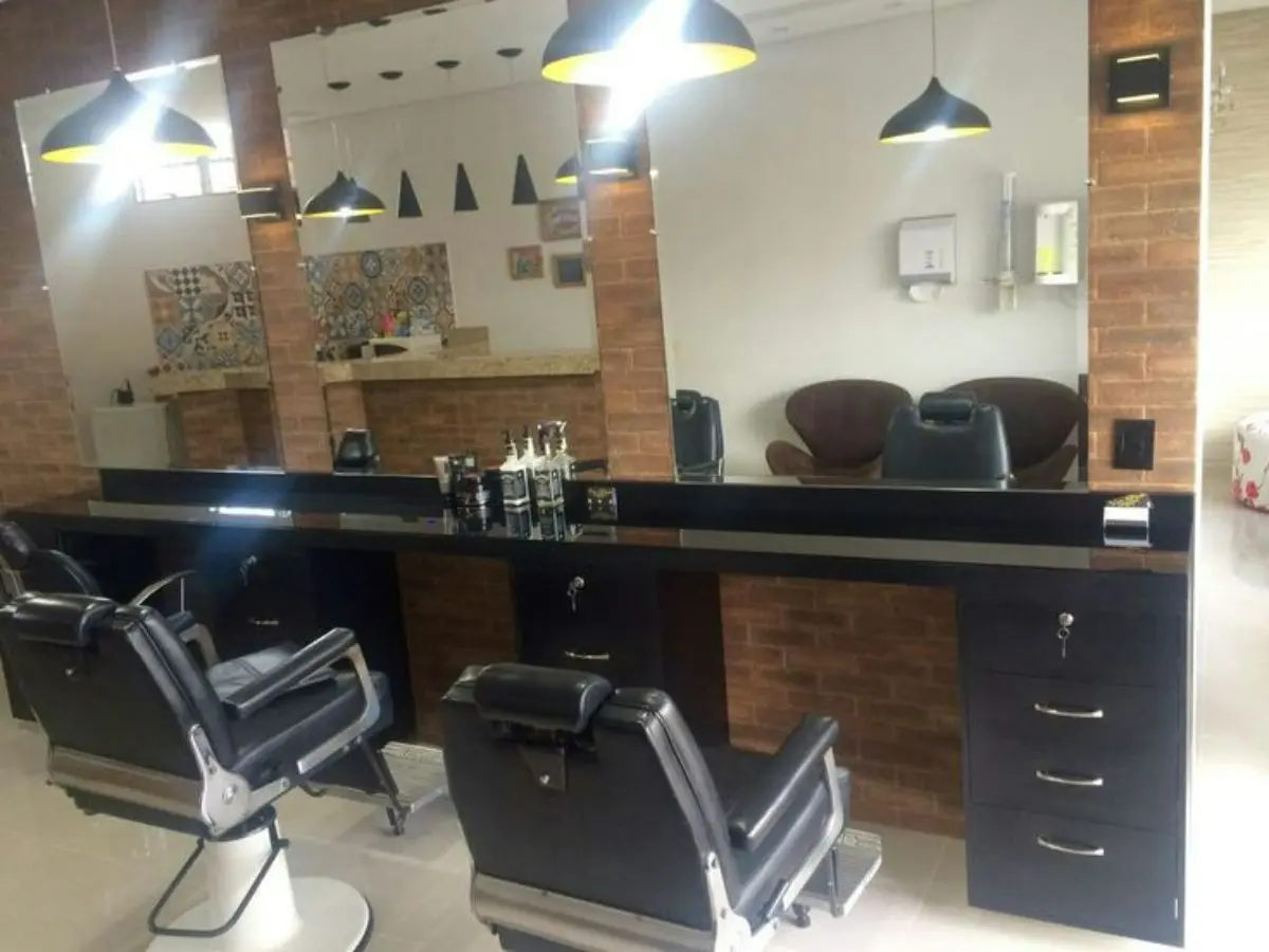 دکوراسیون آرایشگاه مردانه کوچک